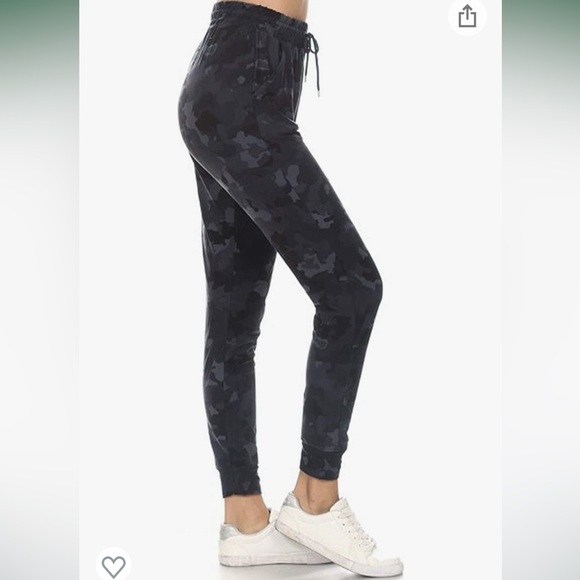 3/10$ Dark gray camo elastic waist joggers - Picture 3 of 7